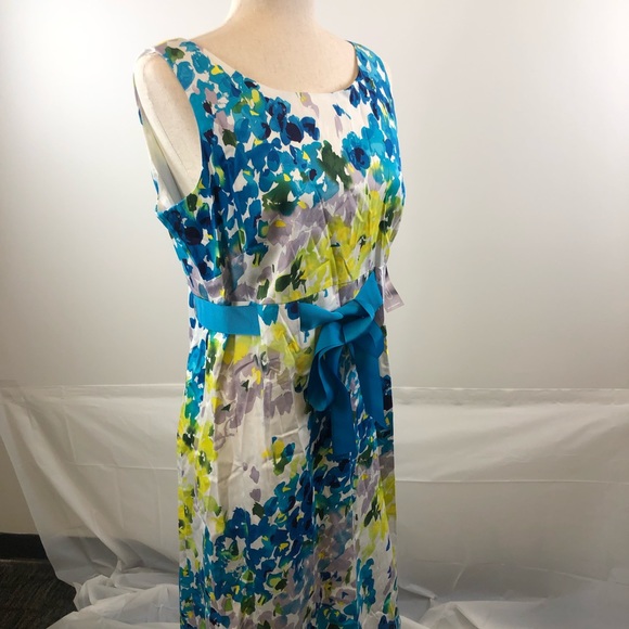 Karin Stevens - Picture 3 of 7